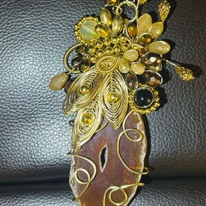 Elegant Gold and Brown Pendant Necklace